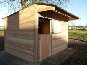 découvrez les avantages des box en bois pour chevaux et les conseils pratiques pour leur installation efficace et sécurisée.