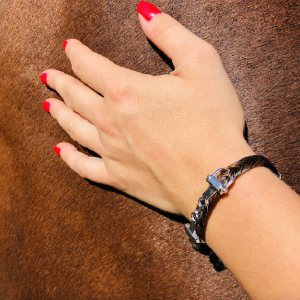 découvrez comment choisir le bracelet cheval adapté à votre style et à vos besoins pour allier élégance et confort au poignet.